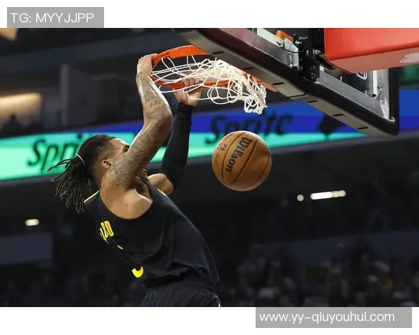 理查德成为球队历史第三位新秀单场30分5三分与库里穆迪并肩前行